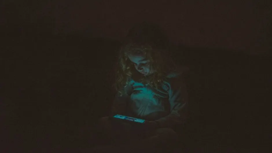 Quand un enfant passe trop de temps sur les écrans et le smartphone au quotidien