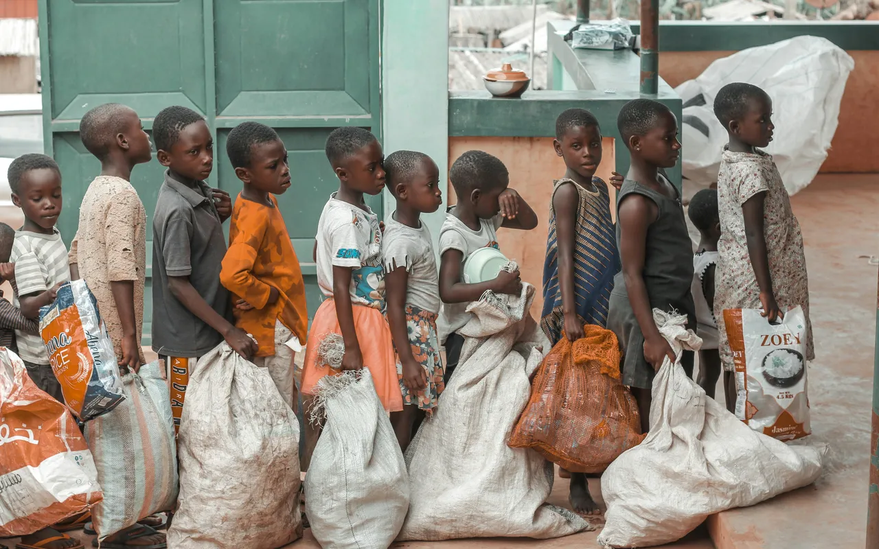 Crises humanitaires en Afrique de l'Ouest : comprendre ce que vivent des millions de personnes prises entre conflits et faim