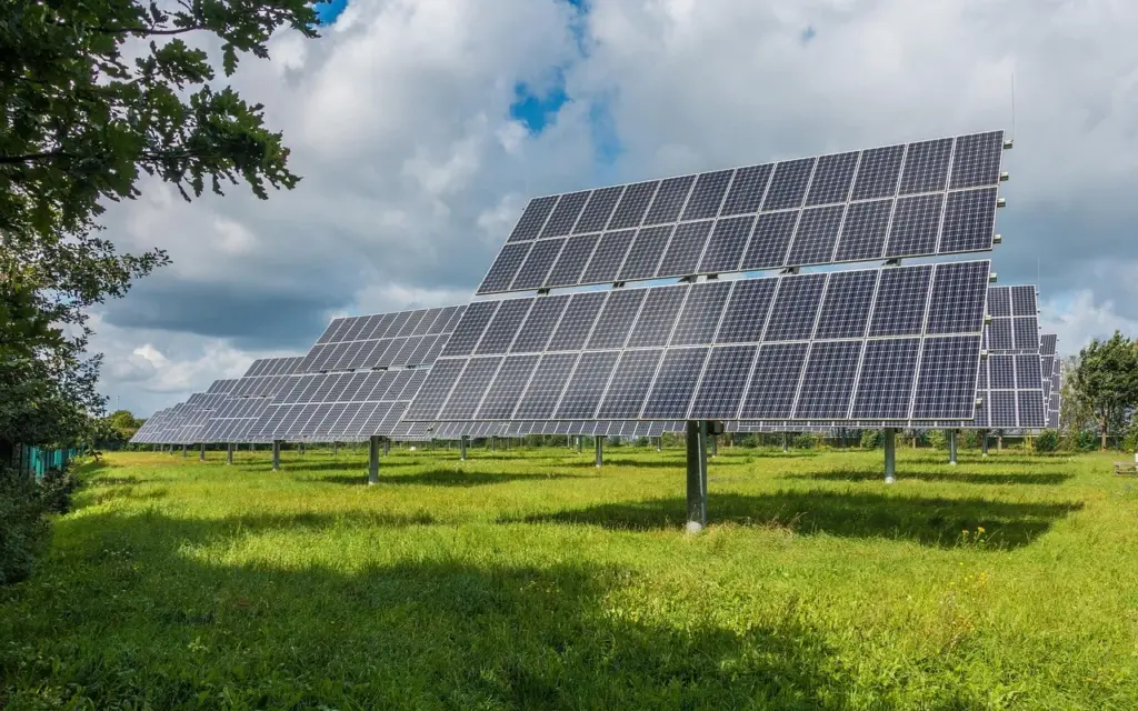 Panneaux solaires pour particuliers : la transition énergétique vaut bien plus que ce qu&rsquo;on croit