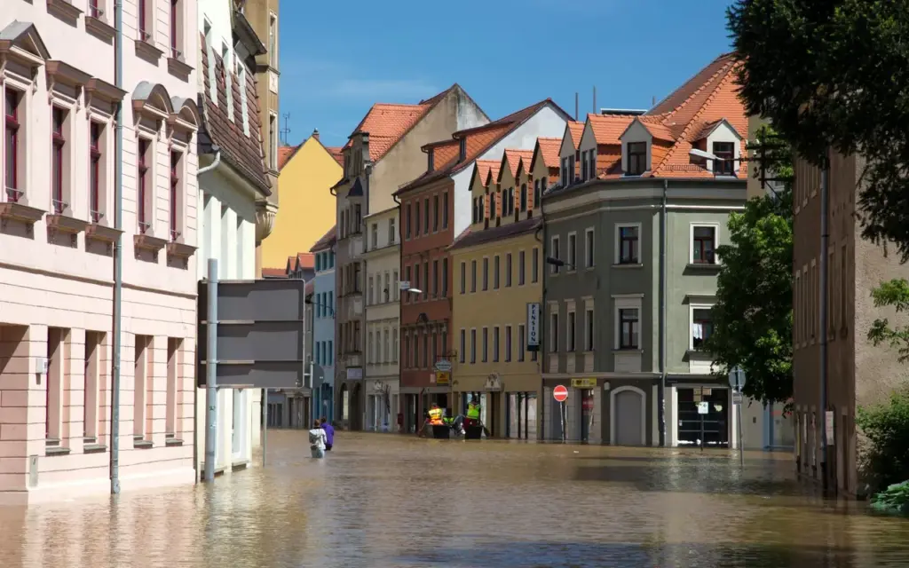 Quand une entreprise perd tout après une inondation, qui paie vraiment la facture du changement climatique