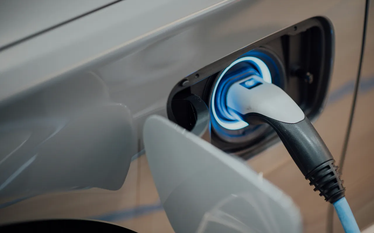 Véhicules électriques ou thermiques : lequel gagne vraiment la transition énergétique dans le secteur automobile