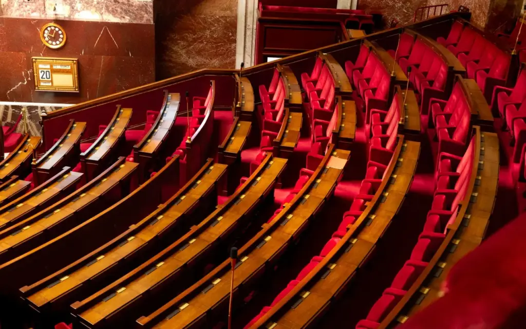 3 lignes de fracture dans les réformes sociales en France et leurs débats