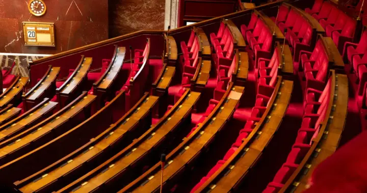 3 lignes de fracture dans les réformes sociales en France et leurs débats