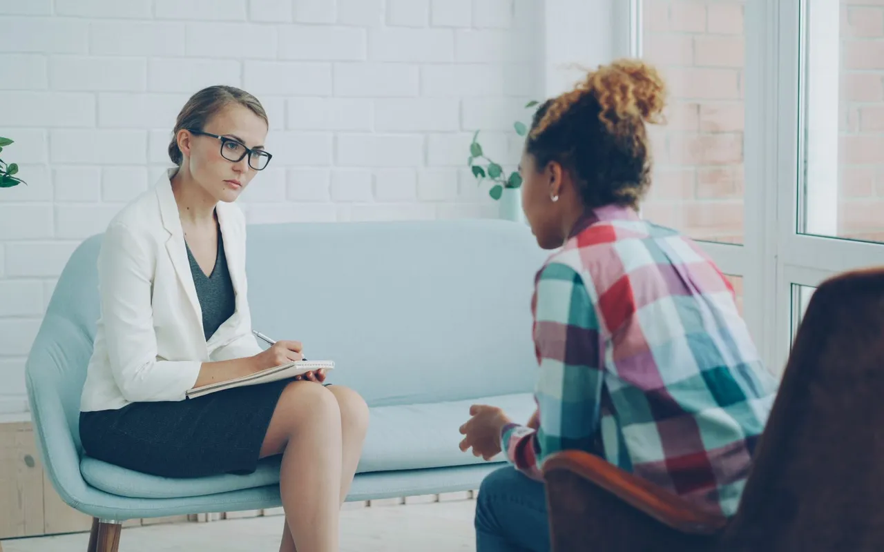La santé mentale des jeunes adultes en 2026 se dégrade-t-elle vraiment ? — Chercher de l'aide reste plus difficile qu'il n'y paraît