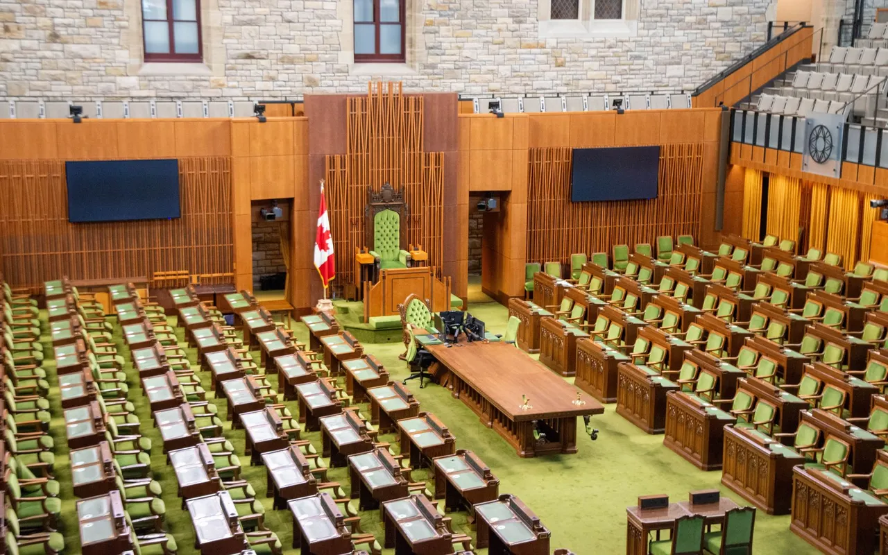 La réforme retraite et les débats parlementaires en France : comment un texte devient loi malgré tout ? — Pourquoi les débats à l'Assemblée nationale sont-ils si intenses sur les retraites ?