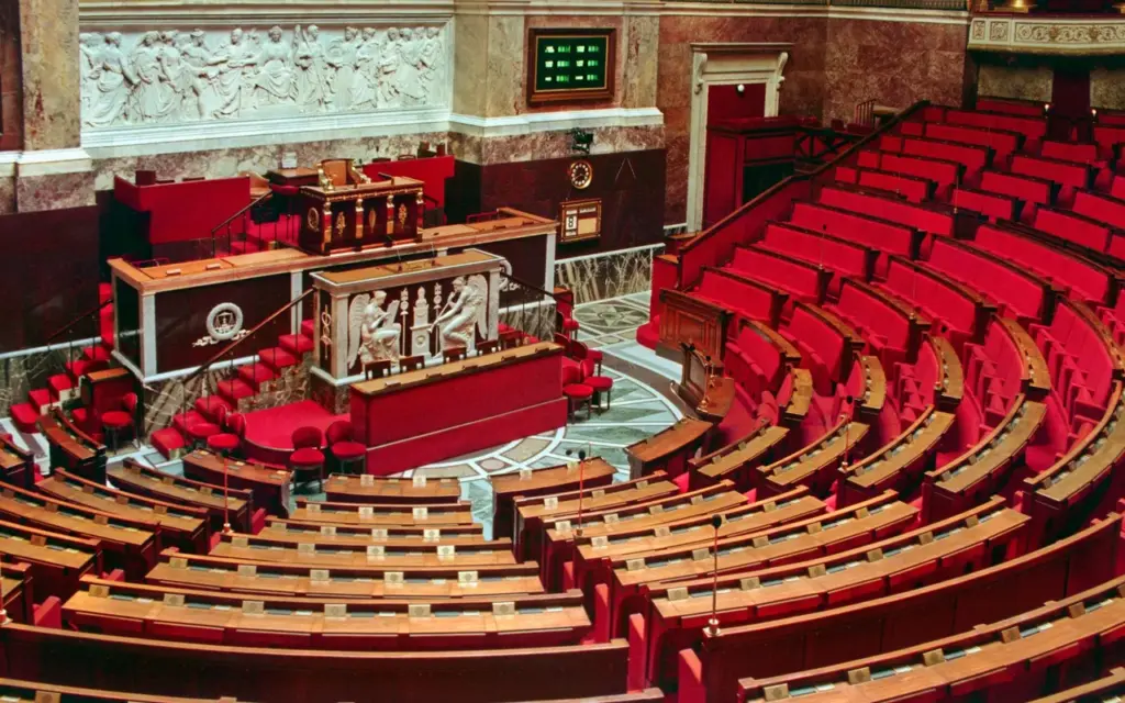 La réforme retraite et les débats parlementaires en France : comment un texte devient loi malgré tout ?