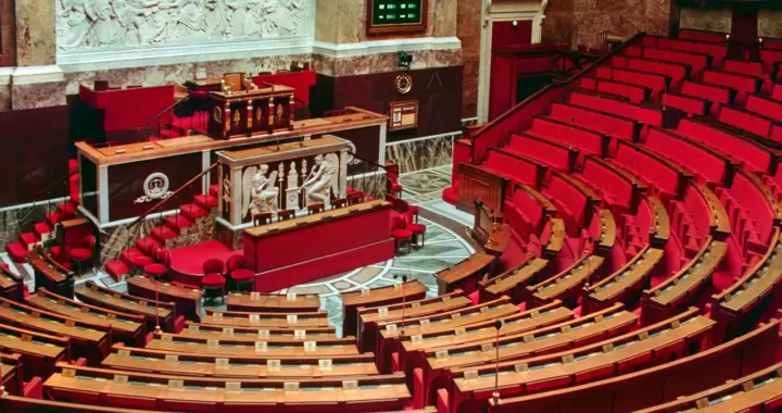 La réforme retraite et les débats parlementaires en France : comment un texte devient loi malgré tout ?
